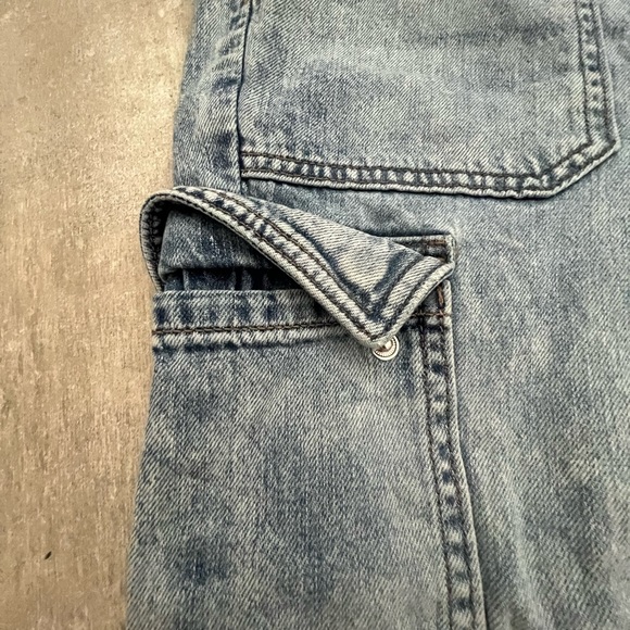 LIGHTWASH BAGGY CARGOS #cargos #baggyjeans - Picture 2 of 3